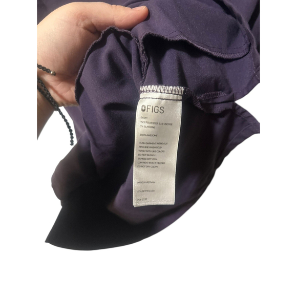 Figs Size XS Technical Collection Purple Shadow Scrub Top Two Pocket PO 2197 - Picture 4 of 5